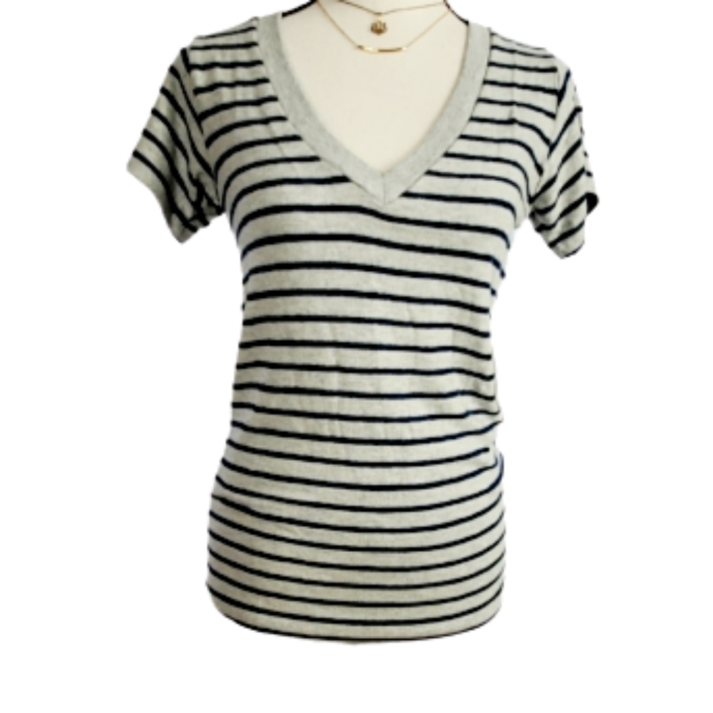 𝅺SALE 8/$35   HYE PARK & LUNE VANESSA V-NECK TOP - Picture 3 of 7